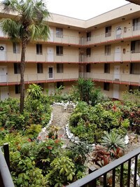 Building Photo - 2830 Somerset Dr