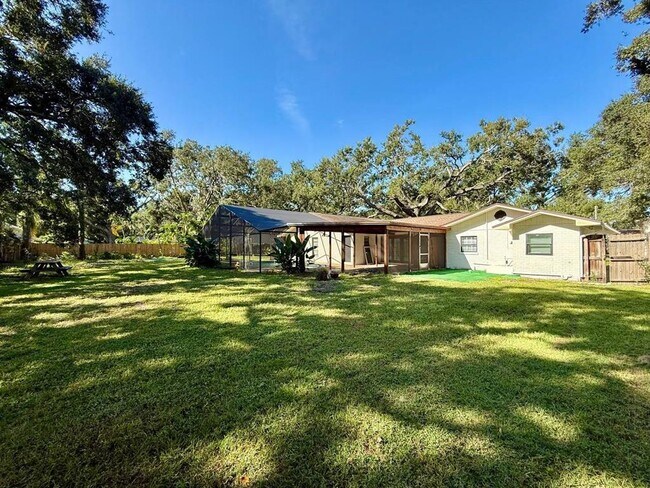 Building Photo - 15611 Walden Ave