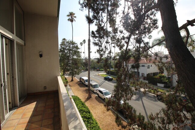 Balcony - Peak a boo Ocean View - 854 18th St