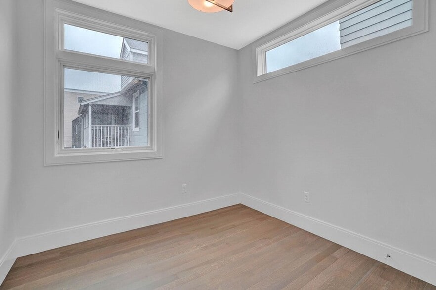 Building Photo - 297 Concord Ave