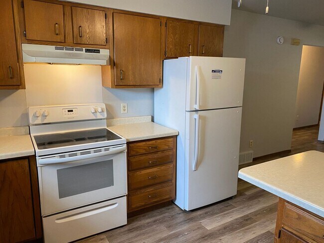 Primary Photo - 608 N Walnut Ave