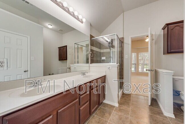 Building Photo - 12608 Red Hawk Dr