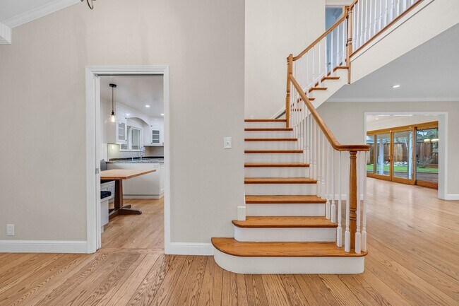 Building Photo - Stunning San Carlos 5 bedroom 4 bathroom H...