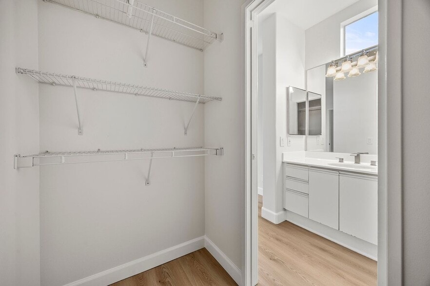 Building Photo - 932 S Country Glen Way