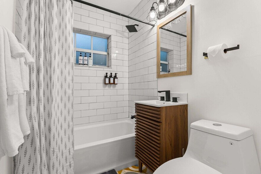 Building Photo - 1425 NE 5th Terrace