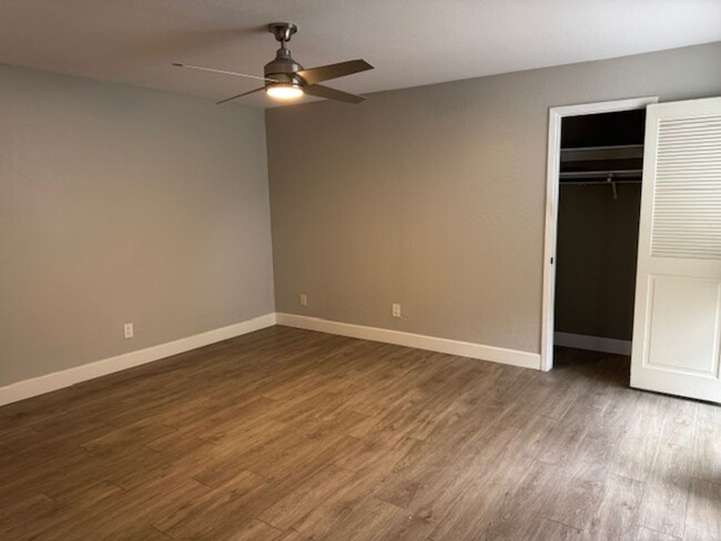 Building Photo - Central Avenue 3 Bedroom 2.5 Bathroom FOR ...