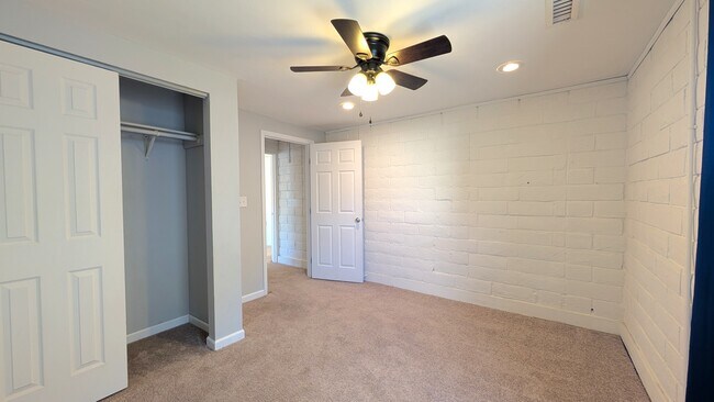 Building Photo - 1514 N Elaine Way