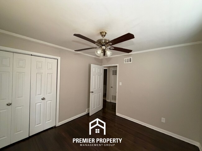 Building Photo - 1731 Capri Rd