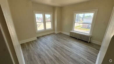 Building Photo - Spacious 1 Bedroom 1 Bath South Side of To...