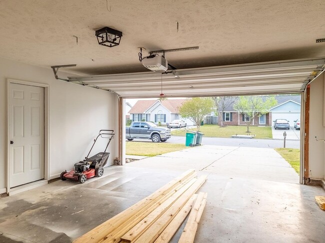Building Photo - 2935 Chillingworth Dr