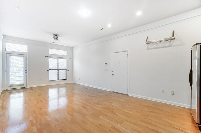 Building Photo - (Coming Soon) 1 Bedroom South End Condo!