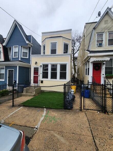 Building Photo - 17 Claremont Ave