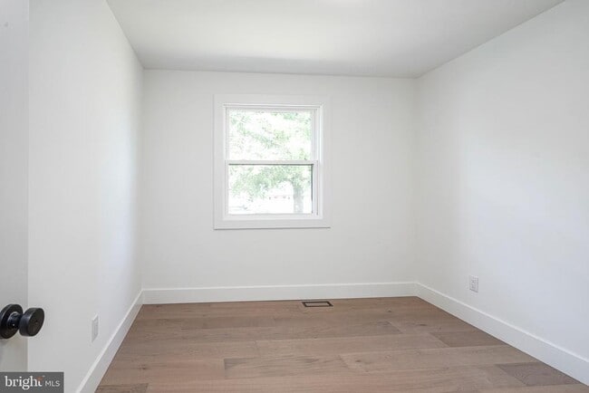 Building Photo - 316 Farmdale Rd