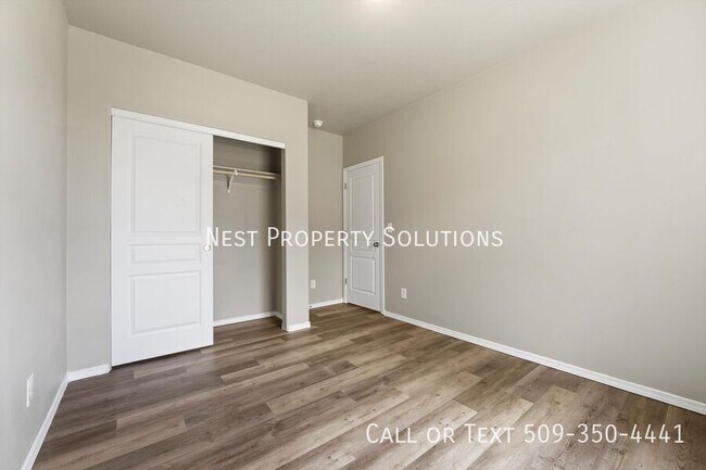 Building Photo - 558 S Lakeland Dr