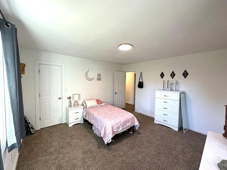 Building Photo - 2944 E Madison St