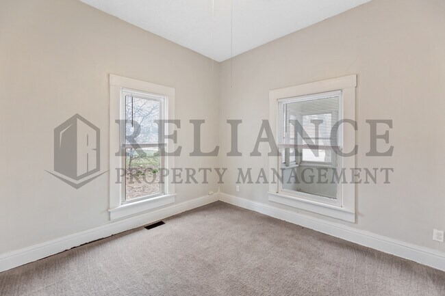 Building Photo - 215 S Kansas St