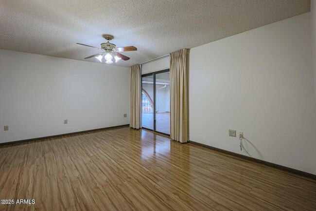 Building Photo - 13135 W Castlebar Dr