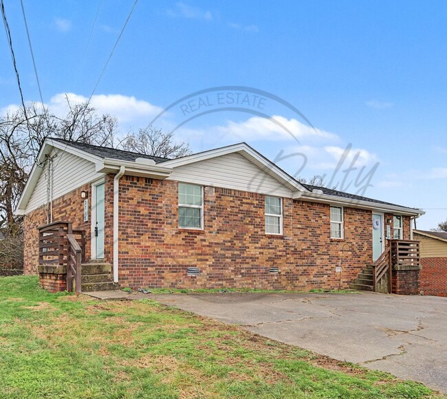 Building Photo - Two Bedroom Ranch in North Nashville - 1/2 Off First Months Rent!