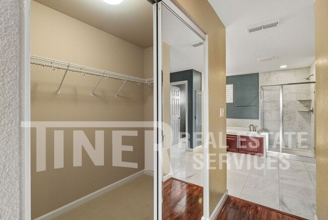 Building Photo - 3576 Hume St