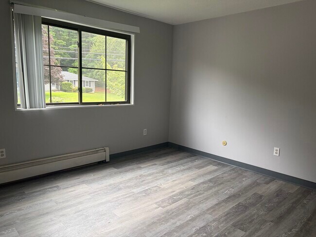 Building Photo - 128 Mammoth Rd