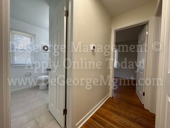 Building Photo - Gorgeous Spacious 4 Bedroom 1.5 Bath Singl...