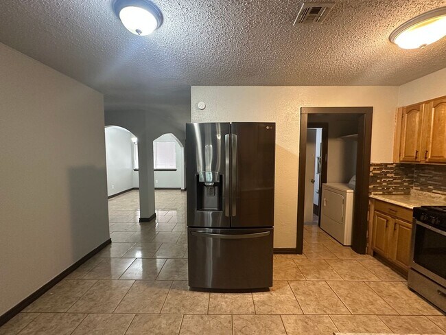 Building Photo - 900 Flamingo Ave