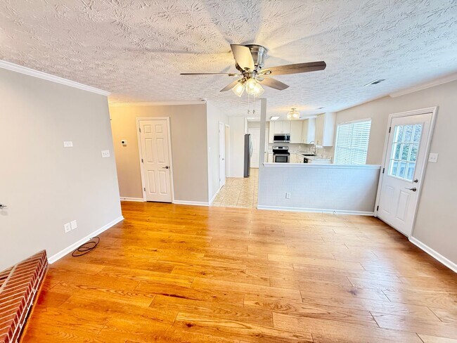 Building Photo - West Knoxville 37932 - 4 bedroom, 2.5 bath home - Contact Tanner Fee (865) 850-5103