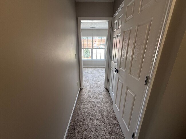 Building Photo - 760 Tavern Ct