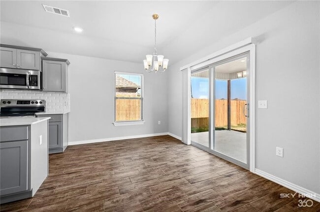 Building Photo - 4446 W Barhem Dr