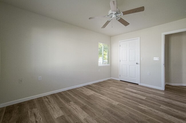Building Photo - Great two bedroom, one bath near airport. AVAILABLE BEGINNING 6/17/26