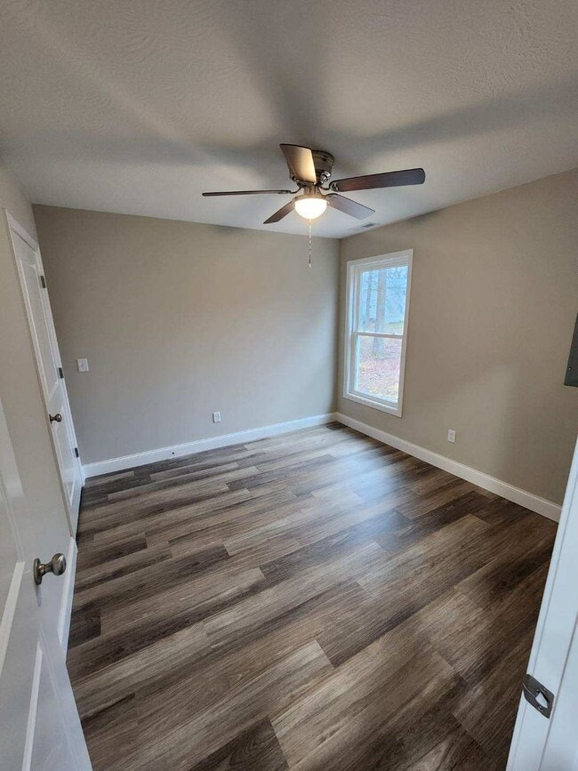 Building Photo - 3-Bedroom Single-Family Home Right off 10th Street in Cookeville