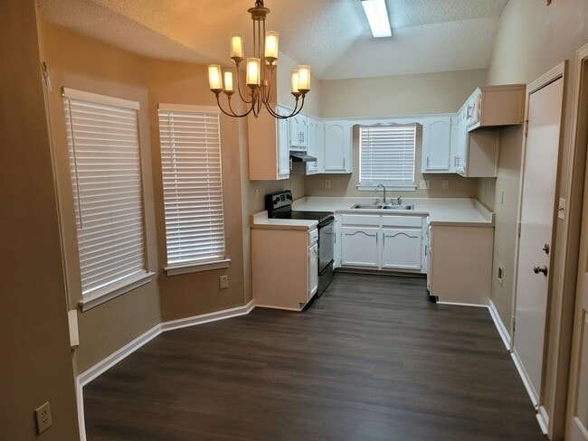 Building Photo - 6915 Brady Hill Dr