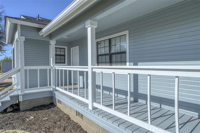 Building Photo - 208 W Maple St