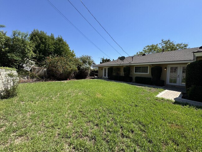 Building Photo - 1232 Longview Dr
