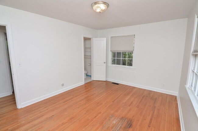 Building Photo - 729 Richfield Dr