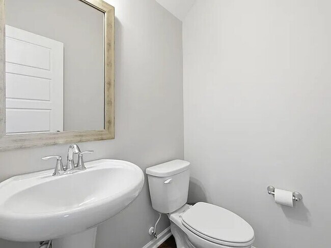 Building Photo - Lease OR Lease to Own