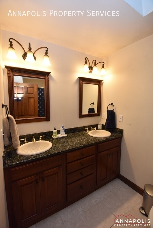 Building Photo - 1200 Bay Highlands Dr