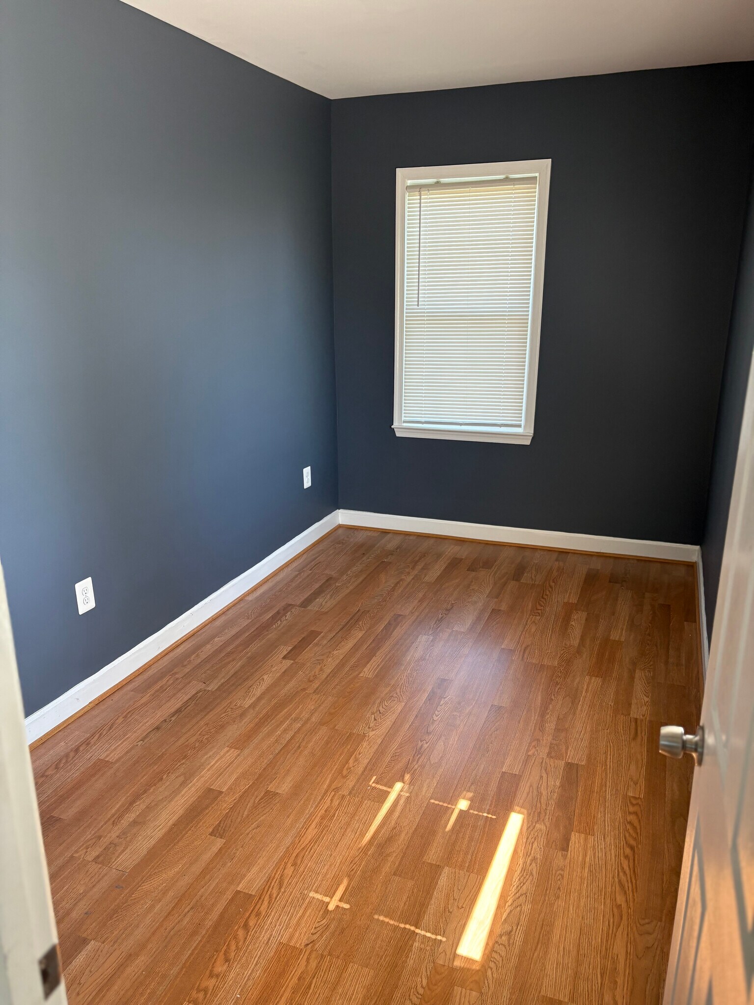 Building Photo - 3601 Howard Park Ave