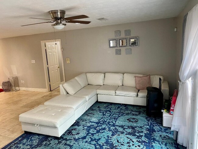 Building Photo - 2419 Briarlee Dr