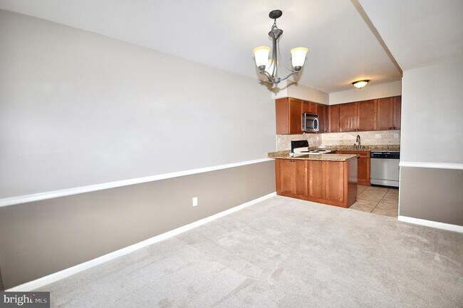 Building Photo - 6 Aspen Way