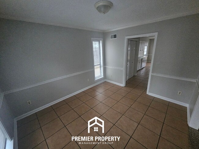 Building Photo - 6869 Amersham Dr