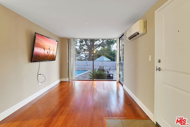 Building Photo - 10982 Roebling Ave