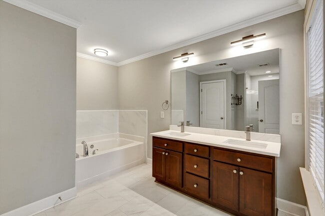 Building Photo - 2849 Jordan Oaks Ln