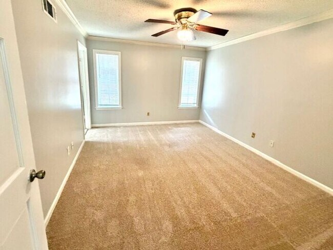 Building Photo - Fantastic 4 Bedroom 2 Bath Home with Office Space In Bartlett