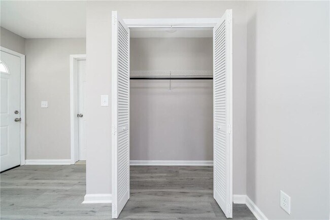 Building Photo - 665 S Eugenia Pl NW