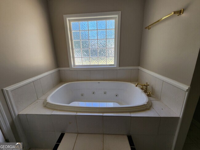 Building Photo - 419 Hannahatchee Ave