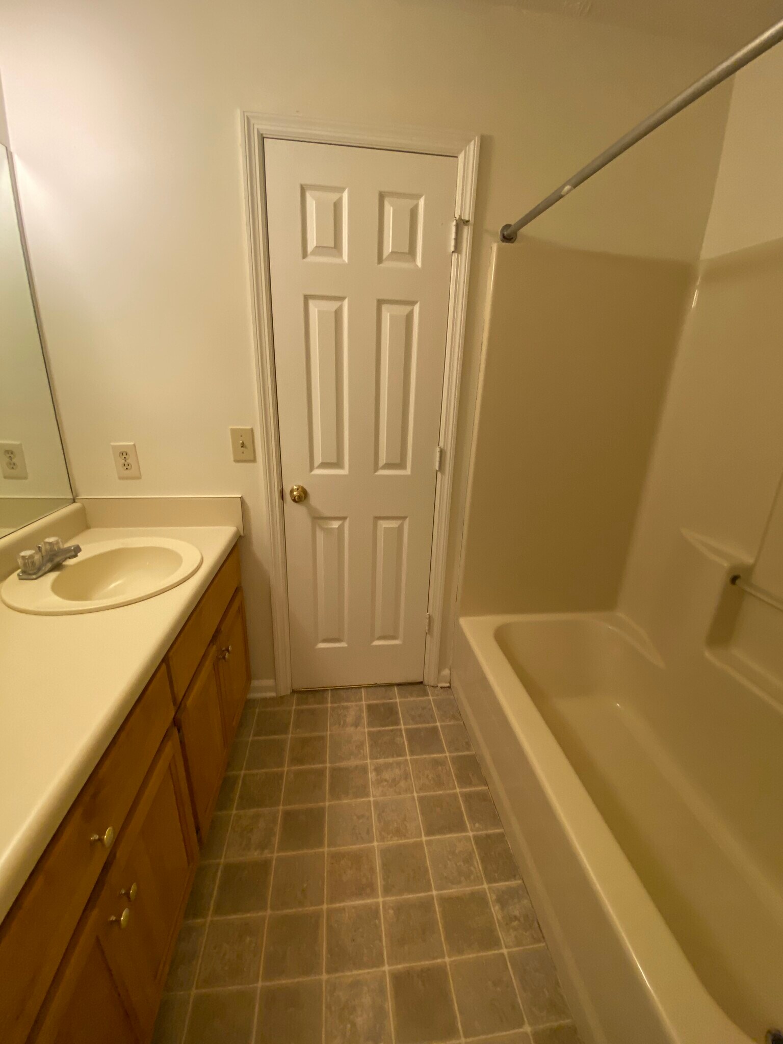 Master Bath - 1963 Bluff Ct