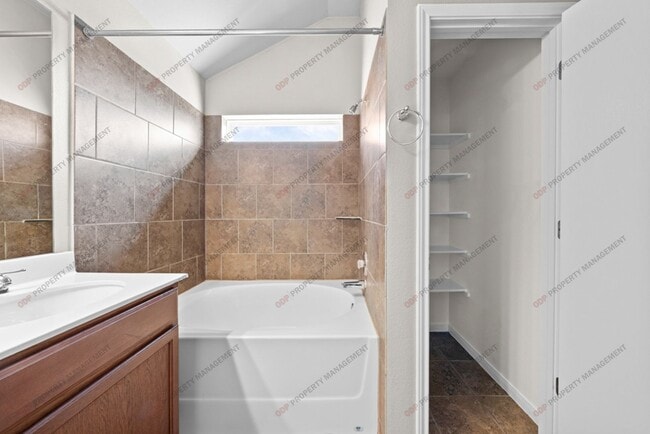 Building Photo - 1115 Roanoke Dr