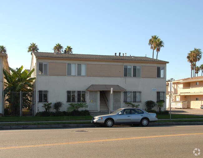 Primary Photo - 5850 Arbor Vitae St