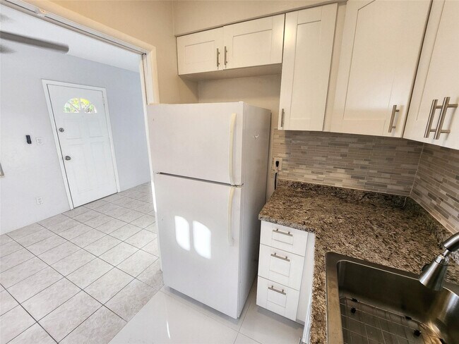 Building Photo - 505 S Ocean Dr